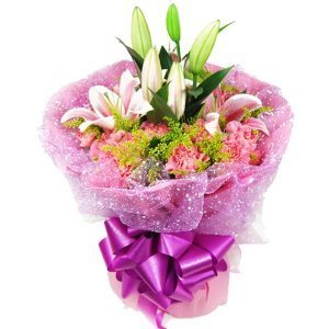 母爱无限，鲜花传情——母亲节鲜花预定指南与19枝康乃馨+2枝百合花束推荐